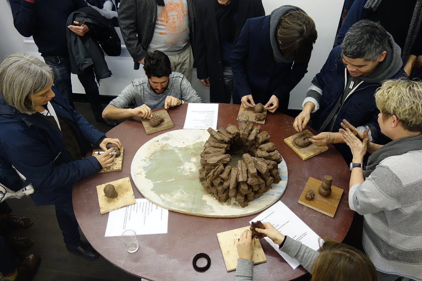 Martin Schepers - Kollektiv-Projekt: Ikonostase - 7.IKONOSTASE IV Das gnadenlose Land, Installationsansicht in der Ausstellung Die Gabe, DG Galerie München, 2015  (large)