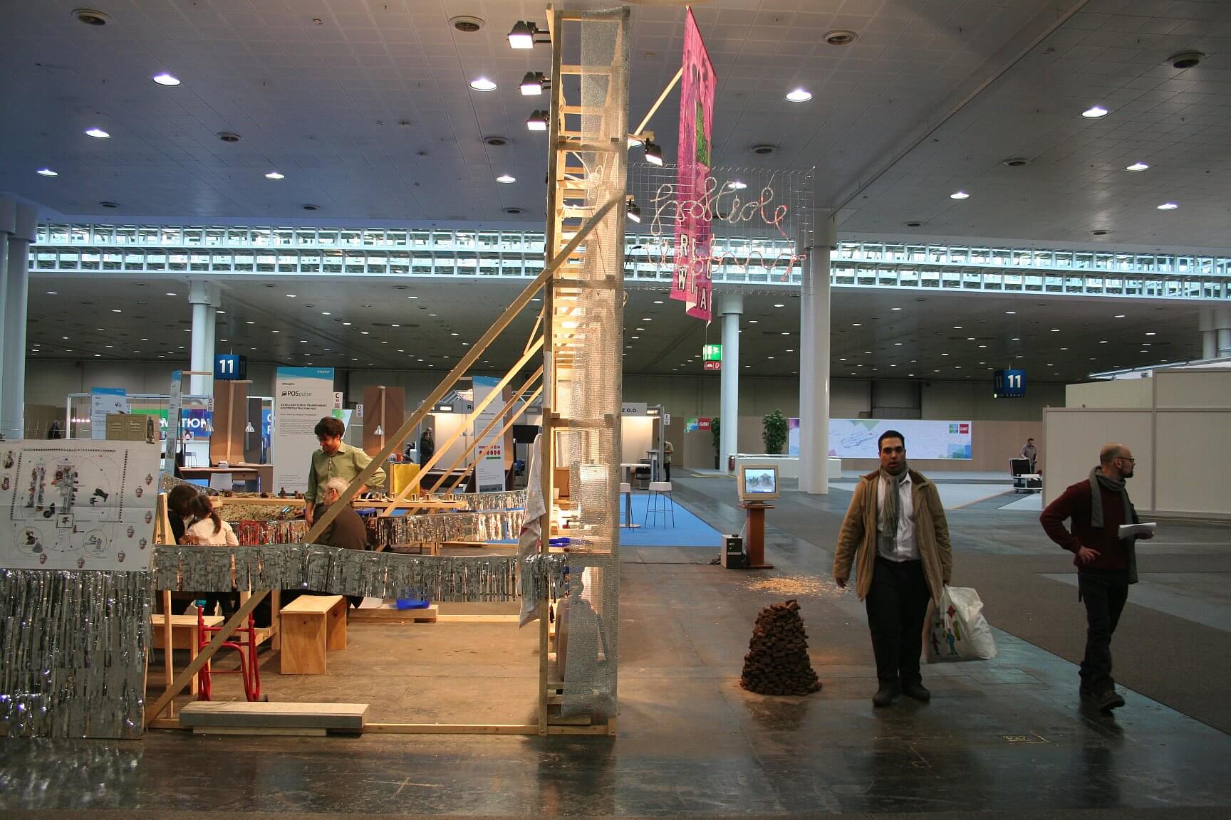 Martin Schepers - Kollektiv-Projekt: Ikonostase - 10.Installationsansicht Ikonostase Praxis Freiheit, CeBIT, Hannover, 2015.  (large)