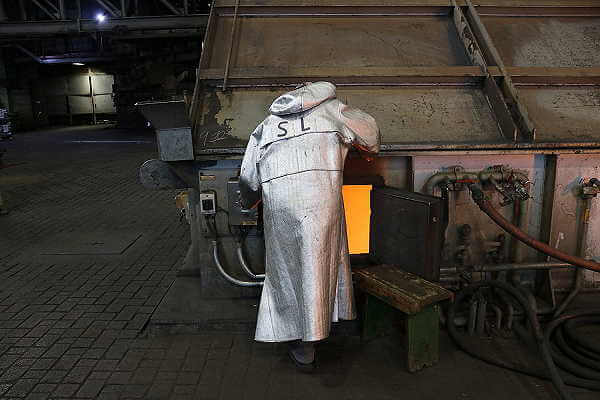 Martin Schepers - Arbeiterreihe Deutschland China - 1 Martin Schepers Geister einer Landschaft Arbeitende in China Zhanjiagang und Deutschland Ruhrgebiet