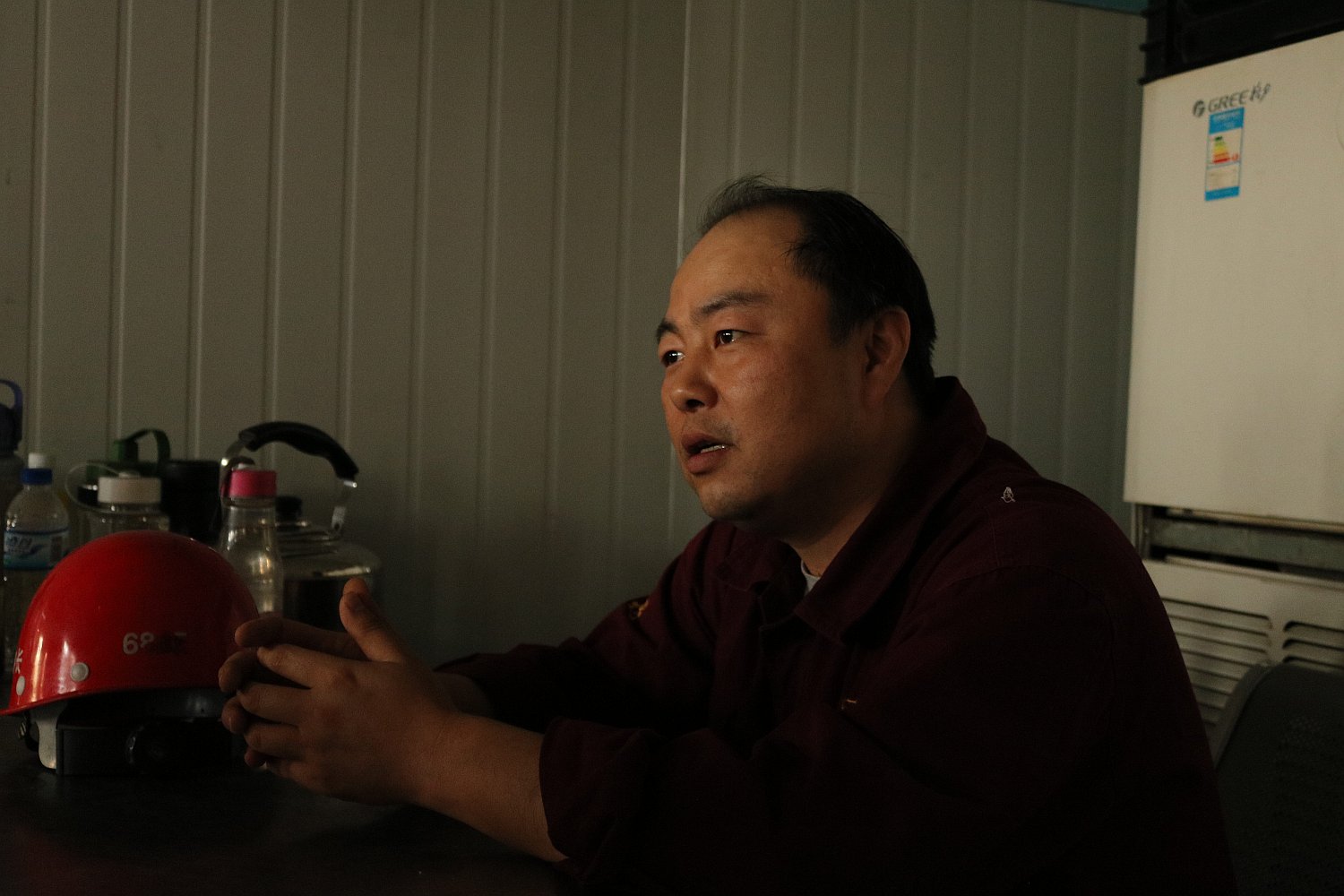 Martin Schepers - Besuch und Interview mit den Arbeitern des Stahlwerks in Zhangjiagang (large)