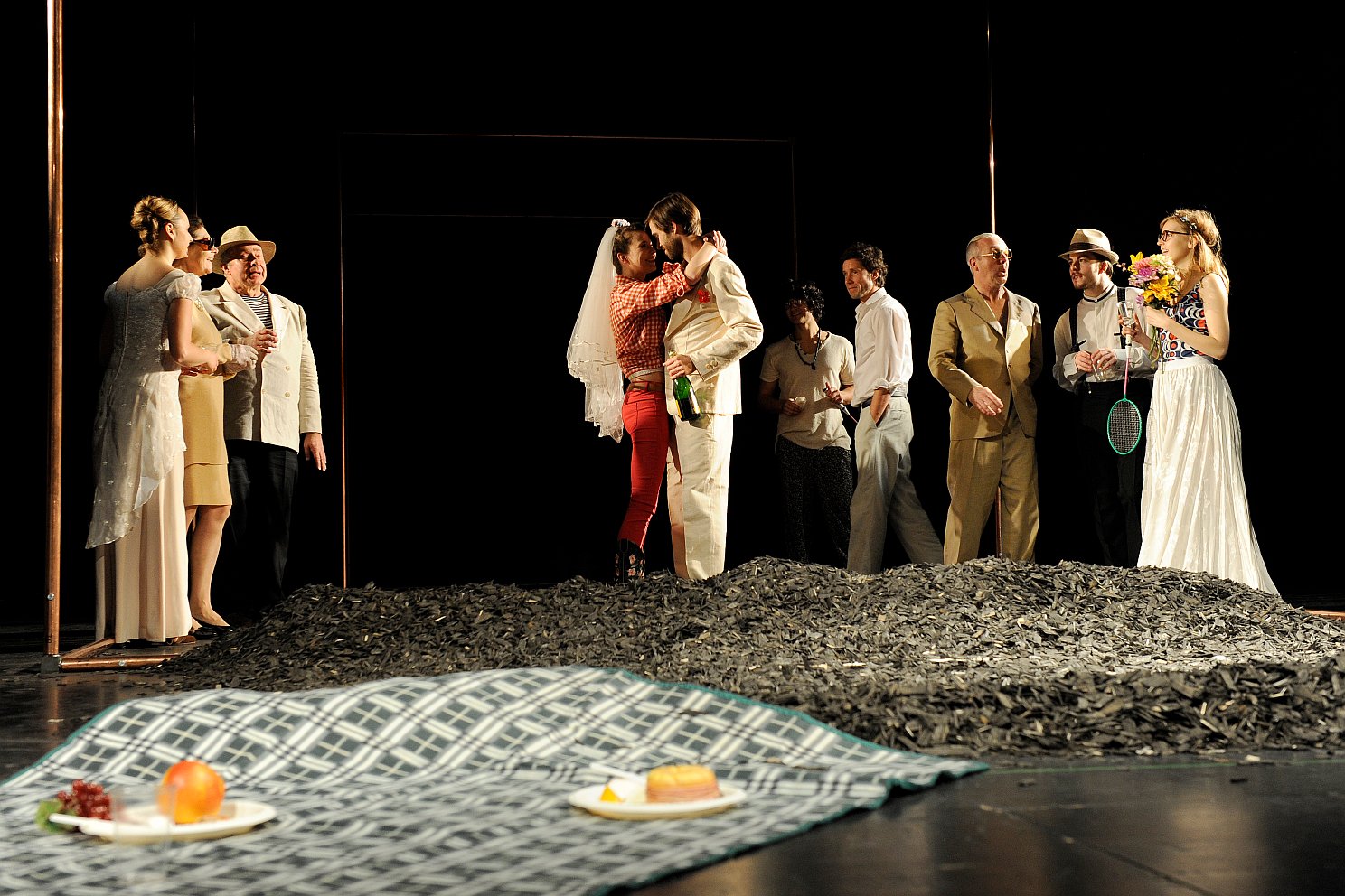 Martin Schepers - Bühnenbild: Mamma Medea - Mamma Medea, Landestheater StPölten, 2013, Inszenierung Philipp Hauß  (large)
