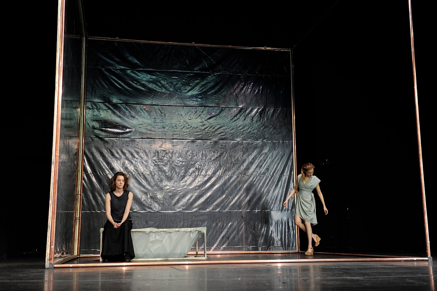 Martin Schepers - Bühnenbild: Mamma Medea - Mamma Medea, Landestheater StPölten, 2013, Inszenierung Philipp Hauß  (large)