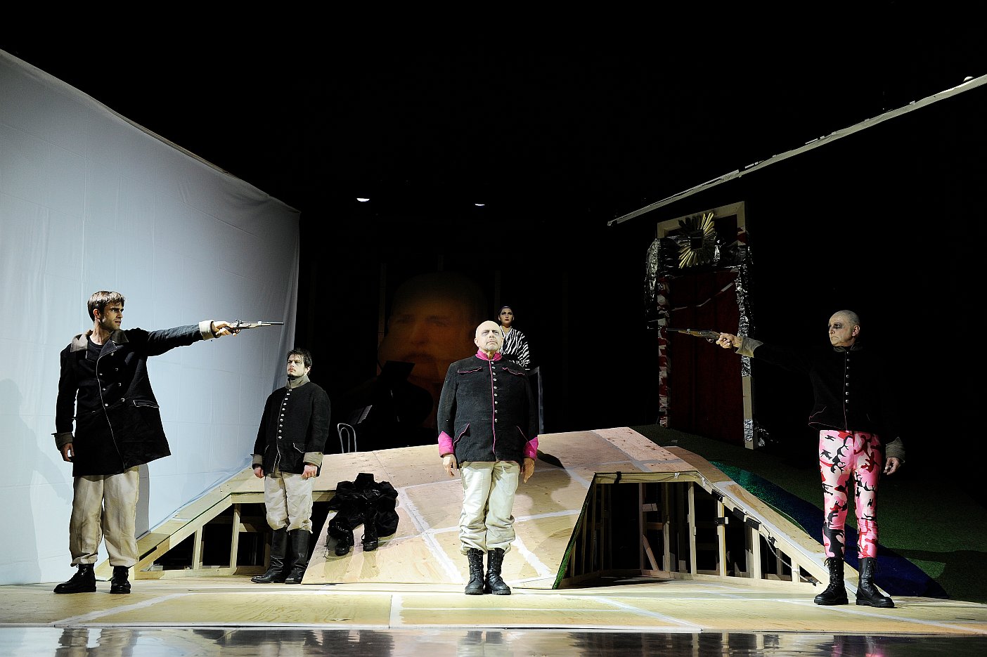 Martin Schepers - Bühnenbild: Radetzkymarsch - Radetzkymarsch und die Rebellion, Landestheater StPölten, 2014, Inszenierung Philipp Hauß  (large)