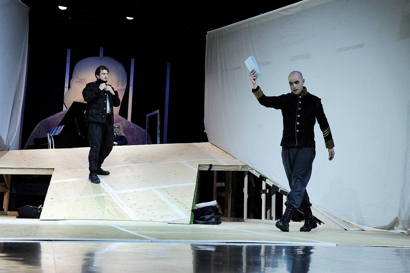 Martin Schepers - Bühnenbild: Radetzkymarsch - Radetzkymarsch und die Rebellion, Landestheater StPölten, 2014, Inszenierung Philipp Hauß  (large)