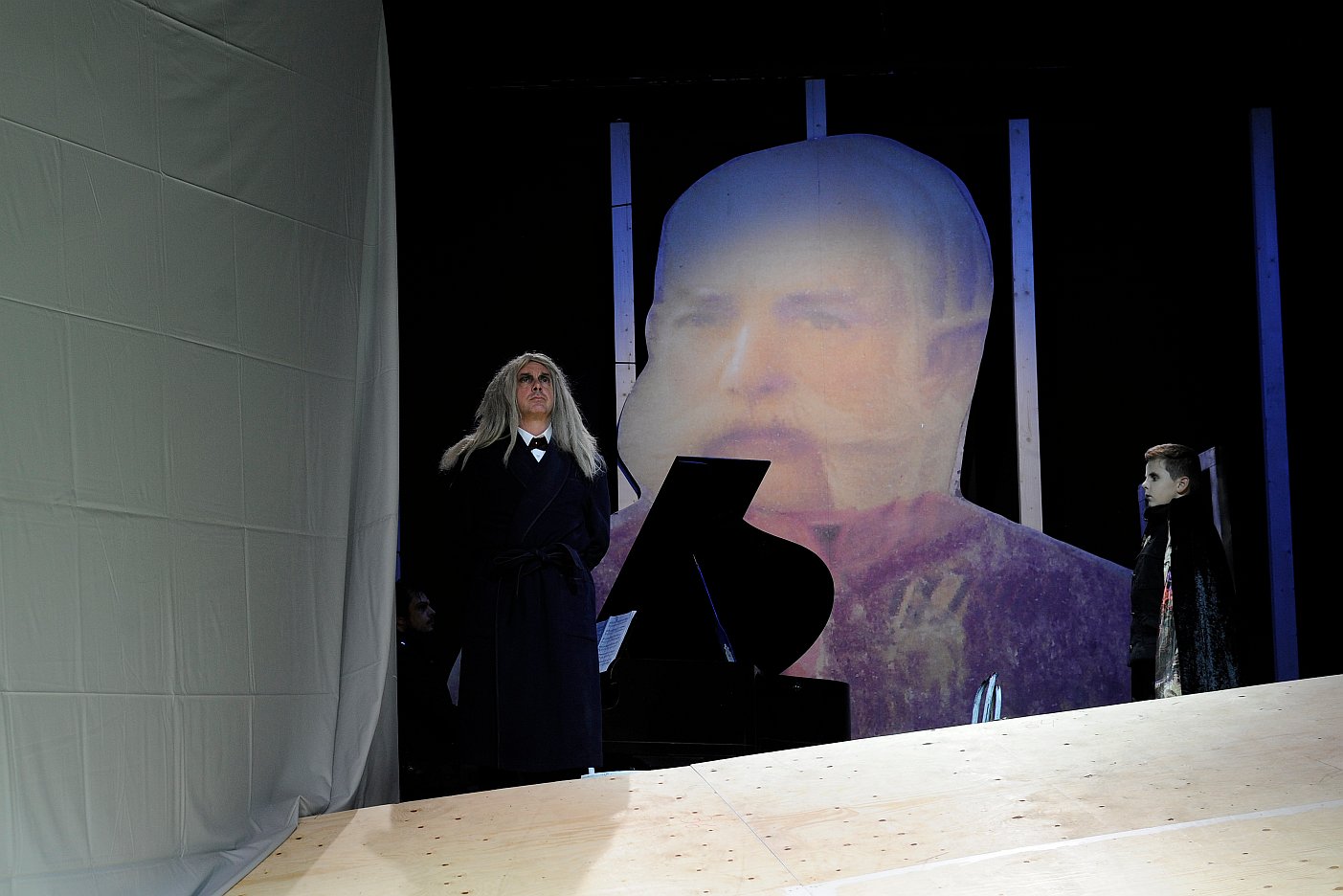 Martin Schepers - Bühnenbild: Radetzkymarsch - Radetzkymarsch und die Rebellion, Landestheater StPölten, 2014, Inszenierung Philipp Hauß  (large)