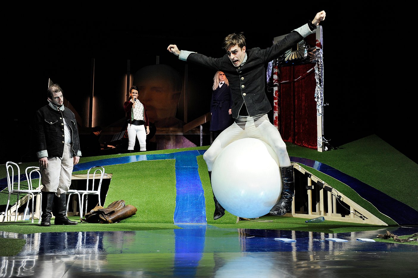 Martin Schepers - Bühnenbild: Radetzkymarsch - Radetzkymarsch und die Rebellion, Landestheater StPölten, 2014, Inszenierung Philipp Hauß  (large)