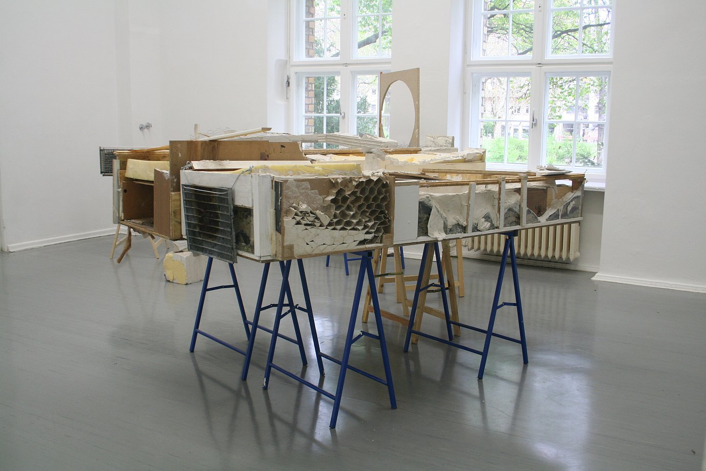 Martin Schepers - Installationsansicht Verwerfungen Kunstraum Bethanien, Berlin 2012 (large)